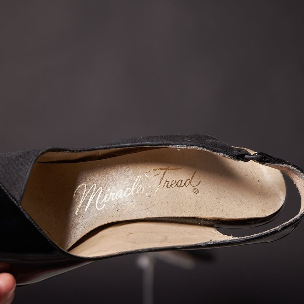 1950s Miracle Tread Black Patent and Matte Peep Toe Slingback Heels